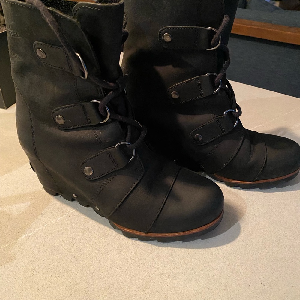 Black Women's Lace-Up Boots